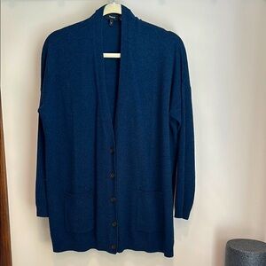 Theory 100% Cashmere Long Straight Navy Blue 5 buttons cardigan size Medium.